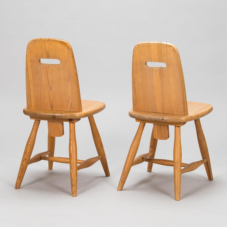 Eero Aarnio, A set of 6 "Pirtti" chairs and dining table for Laukaan Puu, Finland, late 20th century.