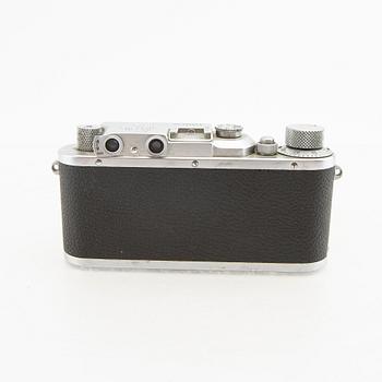 Kameror 2 st samt tillbehör Leica.