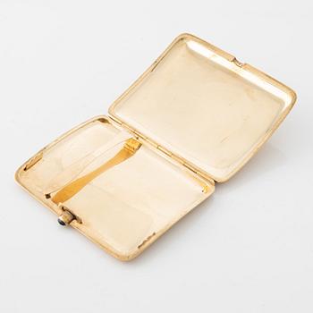 A 14 carat gold cigarette case.