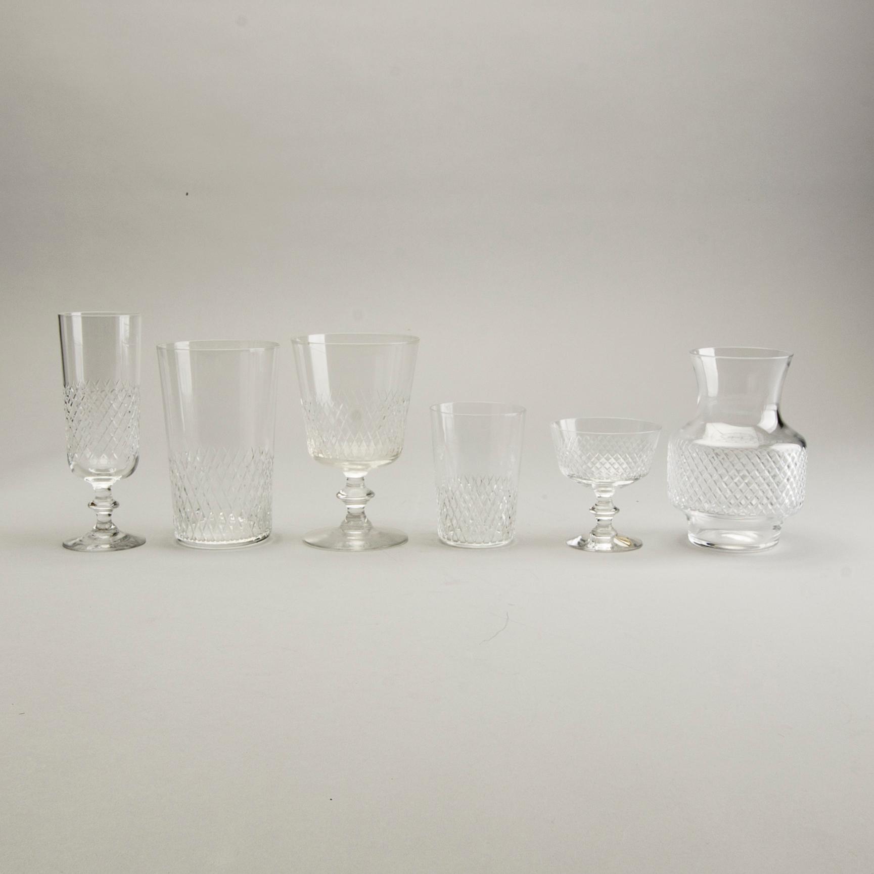 A Vicke Lindstrand 48 pcs Diamant glass service Kosta later part of 20th century.