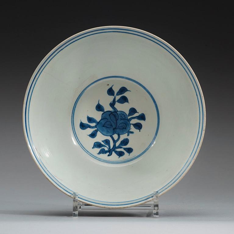 A blue and white bowl, Ming dynasty. With Chenghuas (1465-87) six charakters mark.