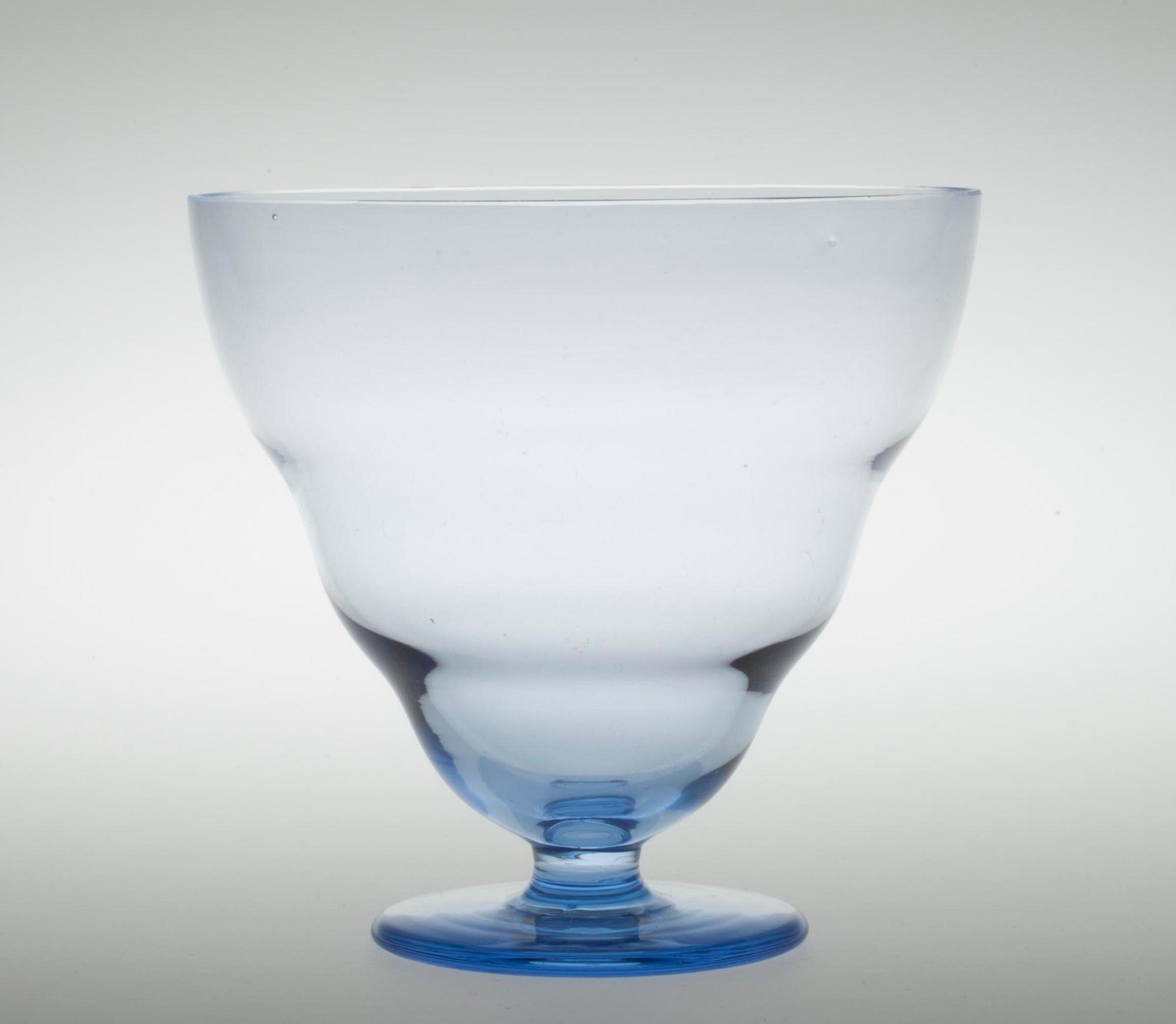 VAS, glas, sign. Gunilla Jung, Karhula.