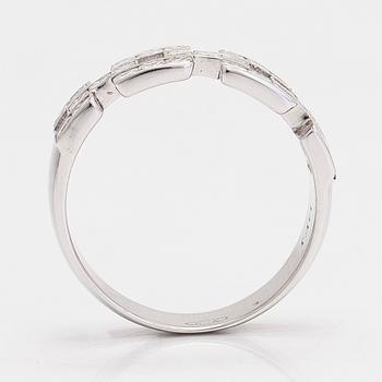 An 18K white gold ring, with princess-cut diamonds approx. 1.19 ct in total, Helsinki.
