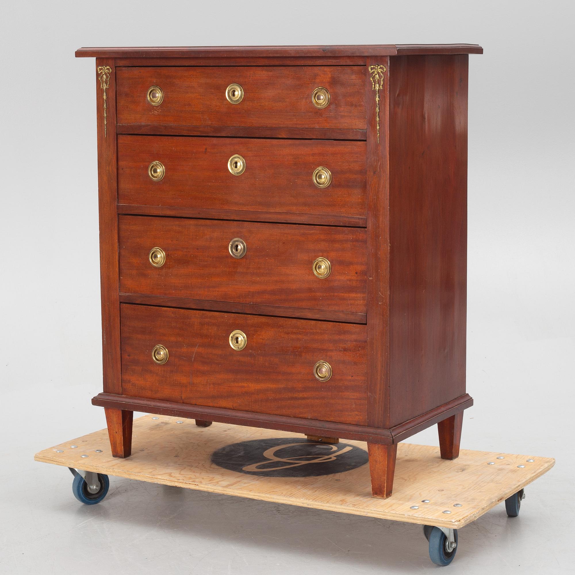 Louis XVI-style chest of drawers. from around the year 1900.