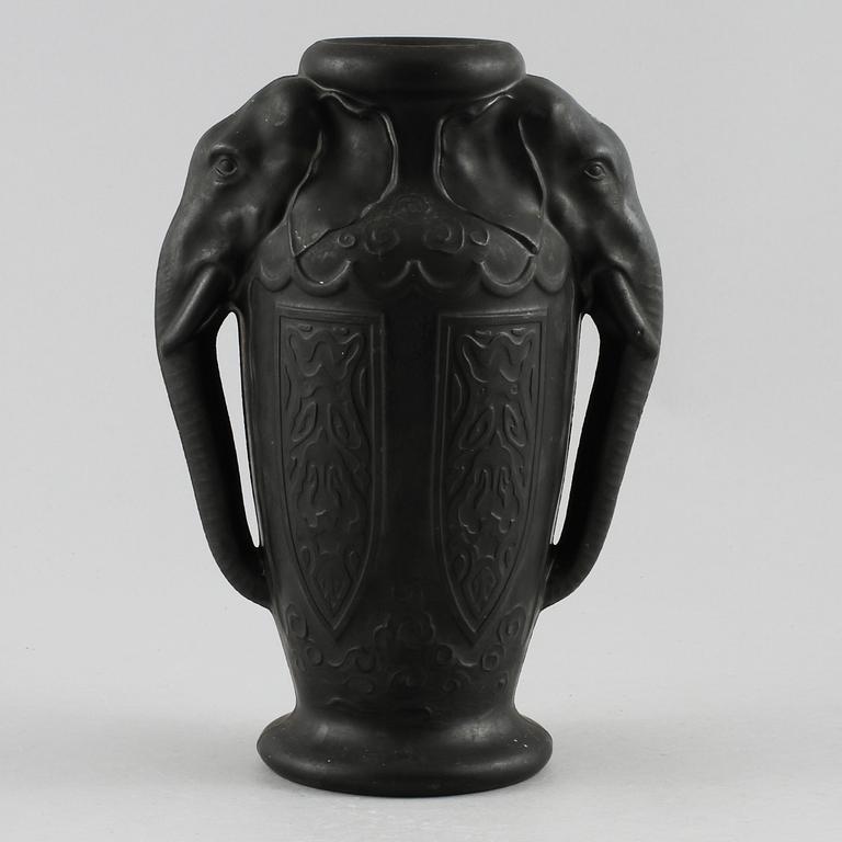 HÄNKELVAS, basalt ware, jugend, 1900-talets första hälft.