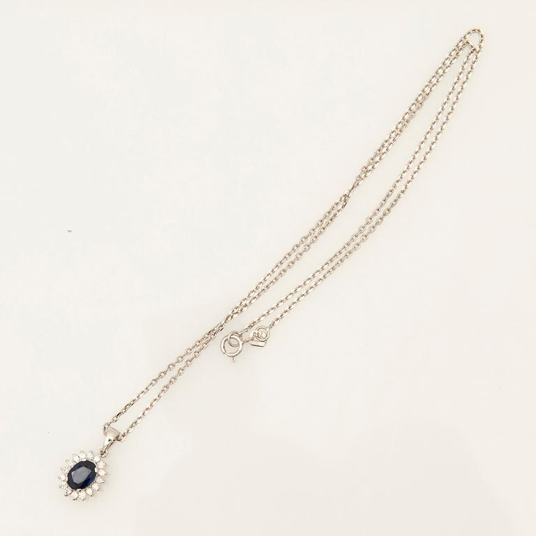 Necklace, 18K white gold with diamonds and sapphire.