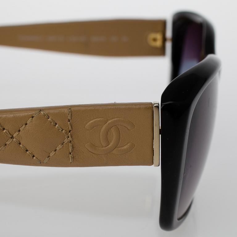 SOLGLASÖGON, Chanel.