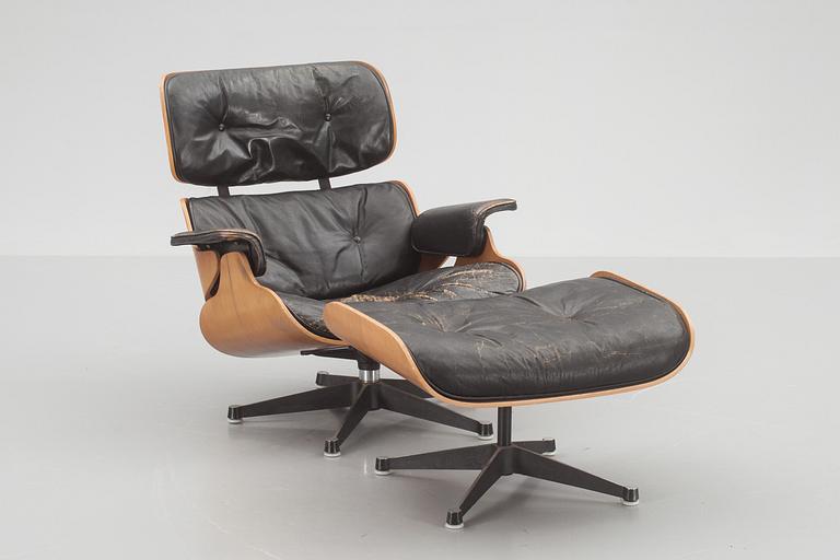 FÅTÖLJ MED FOTPALL, "Lounge chair", design Charles Eames för Hermann Miller.