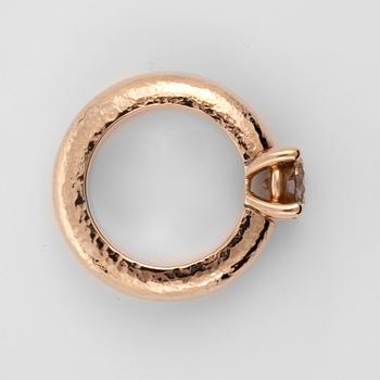 A 1.60 cts brown diamond ring.