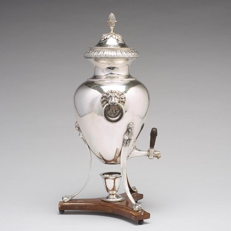 A Swedish 18th century silver hot-water urn, mark of Pehr Zethelius, Stockholm 1798.