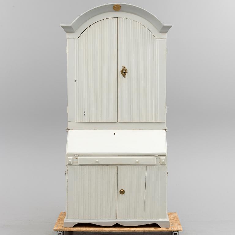 A writing cabinet, 18th/19th century.