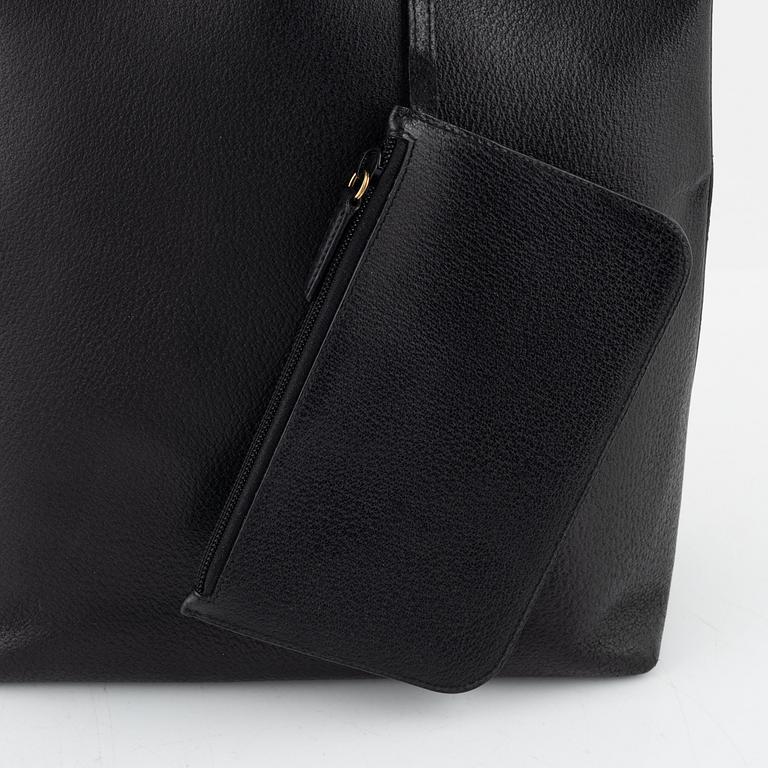 Gucci, a black leather 'Bamboo' bag.