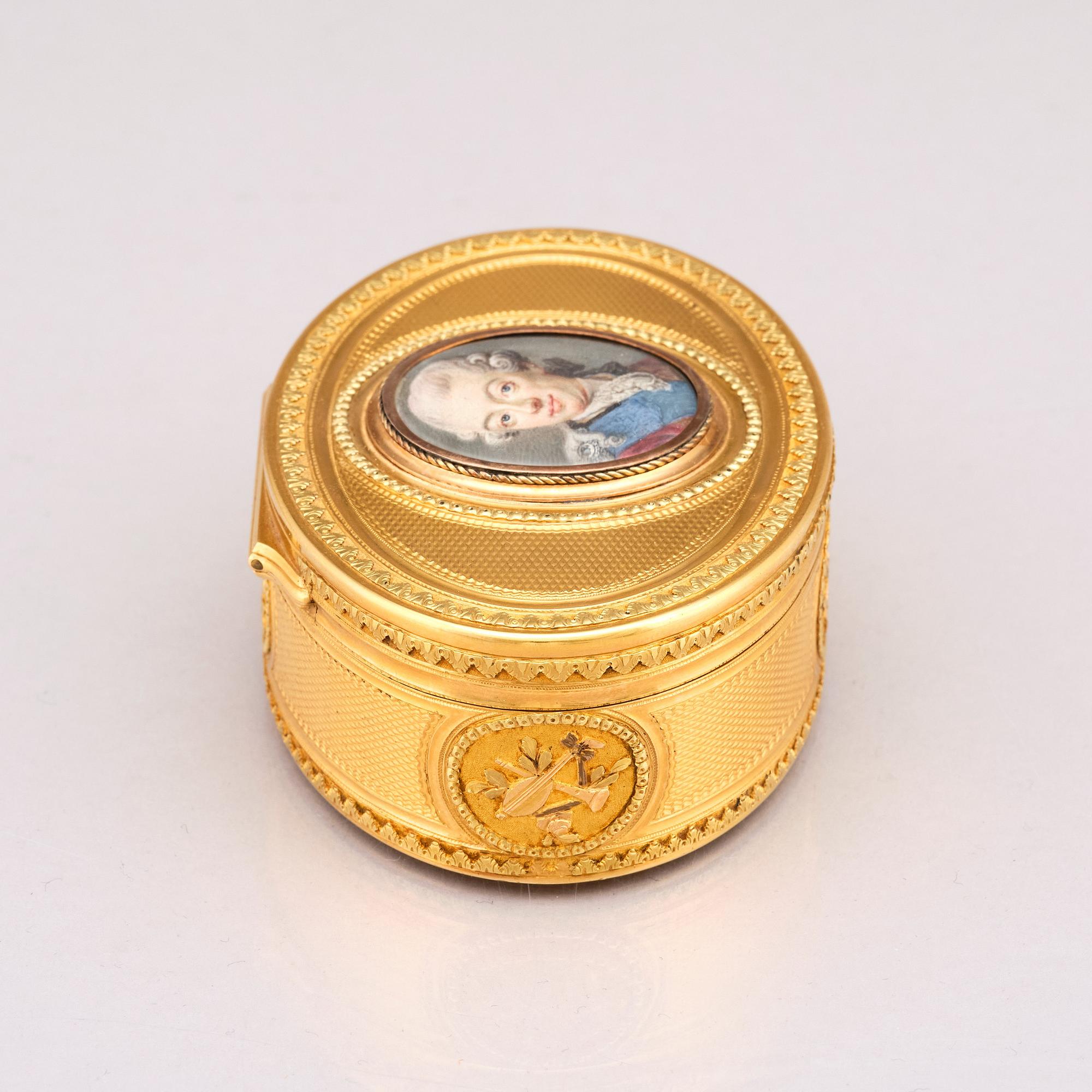 A Royal presentation gold box by Matthieu Philippe, Paris 1776-77, miniature of Gustaf III by Johan Georg Henrichsen.