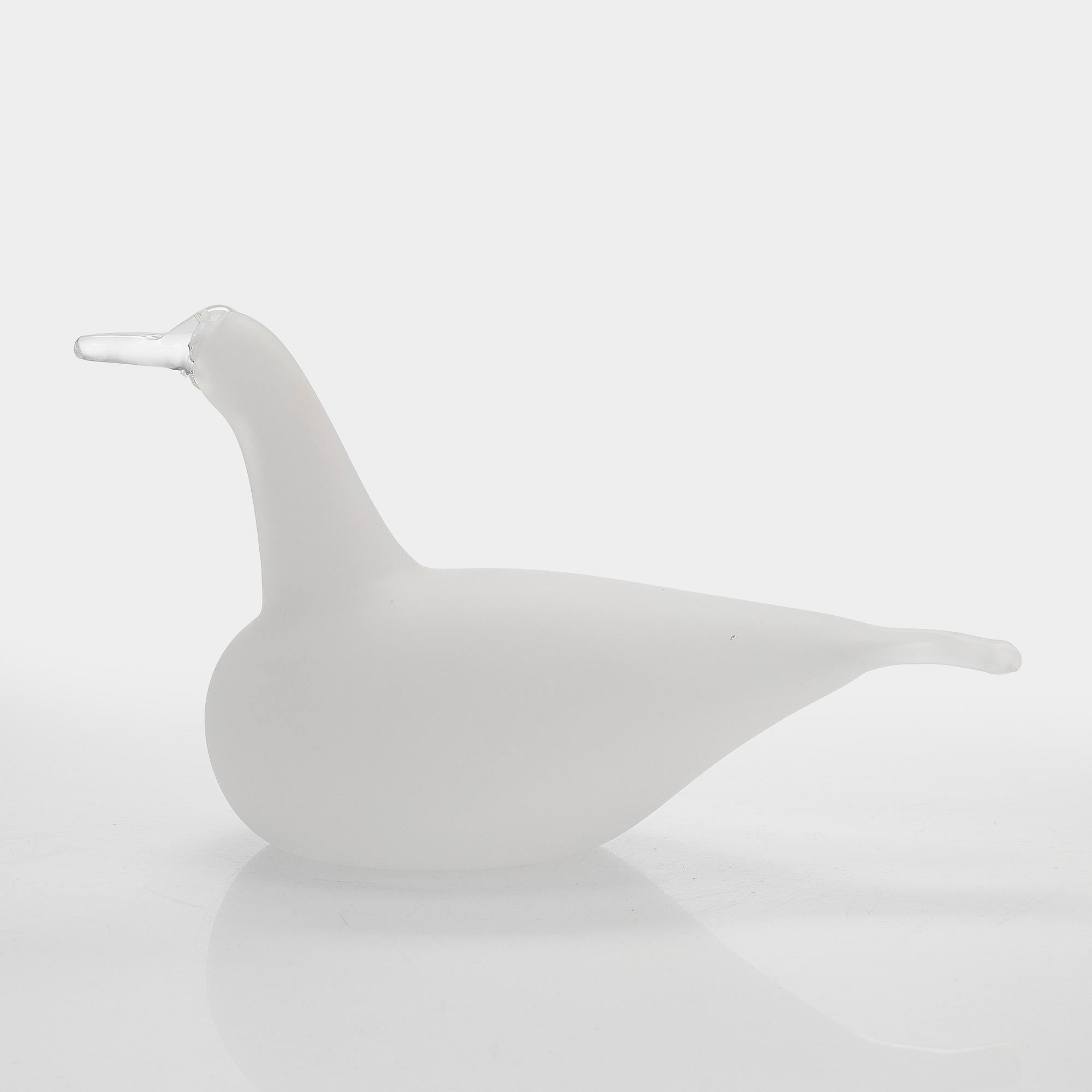 Oiva Toikka, a "Swan" glass bird, signed Villijoutsen Oiva Toikka Nuutajärvi 672/750.