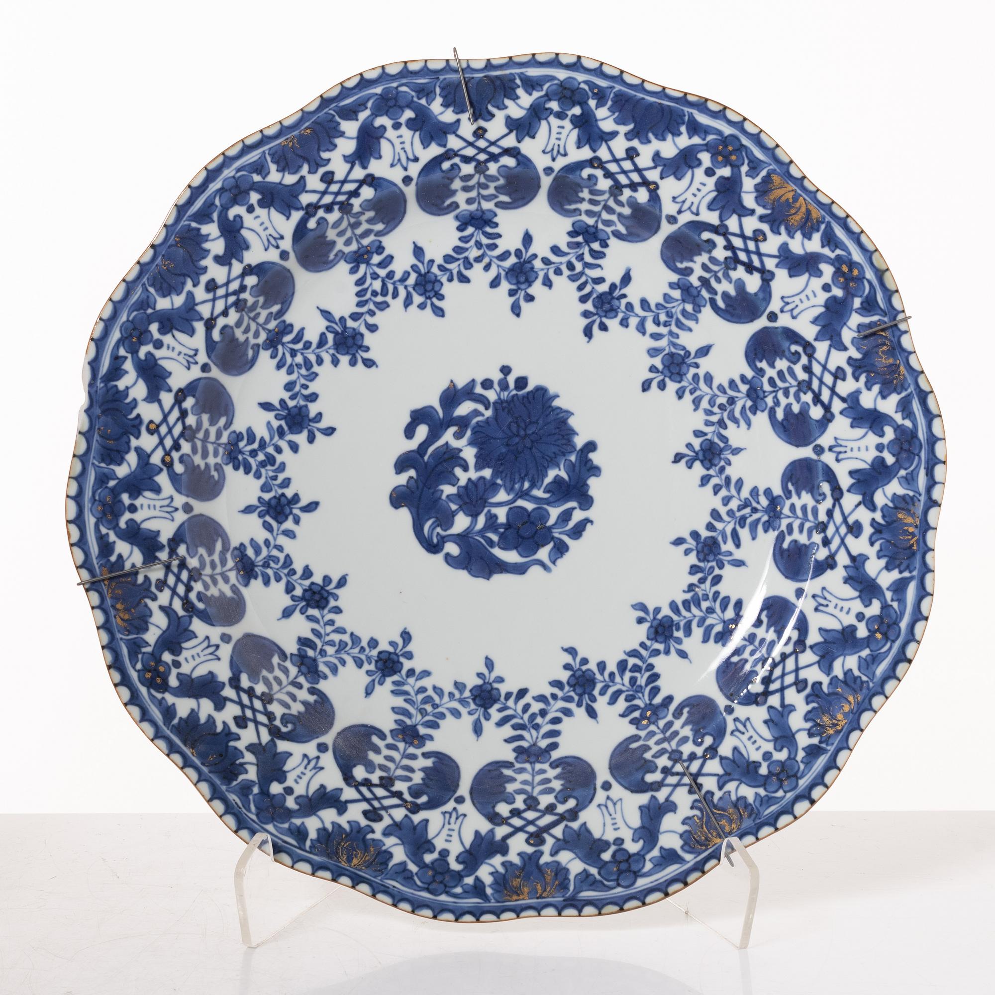 Serveringsfat, tre stycken, kompaniporslin, Kina, 1700-tal och senare.