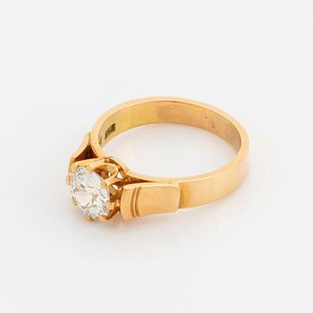 Old-cut diamond ring.