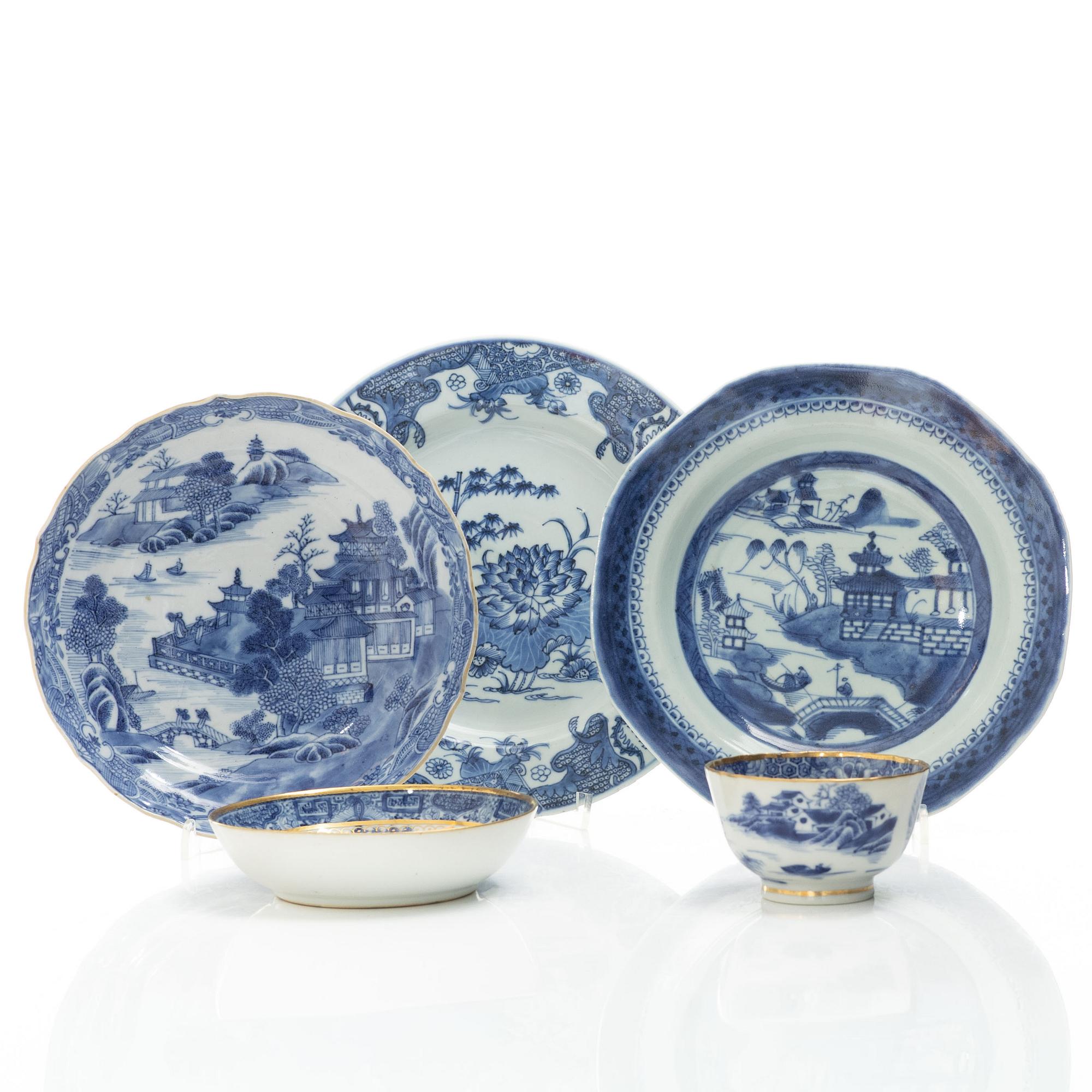 A set of four Chinese export porcelain parts, Qing dynasty, Qianlong (1736-95) and Jiaqing (1796-1820).
