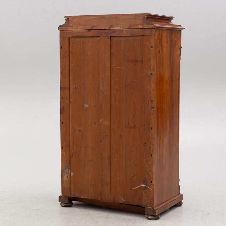A chest of drawers, late 19th Century.