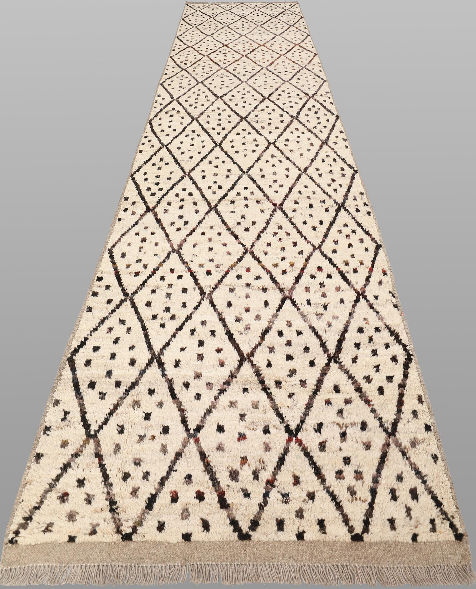 Gallerimatta, Marocko, ca 381 x 100 cm.