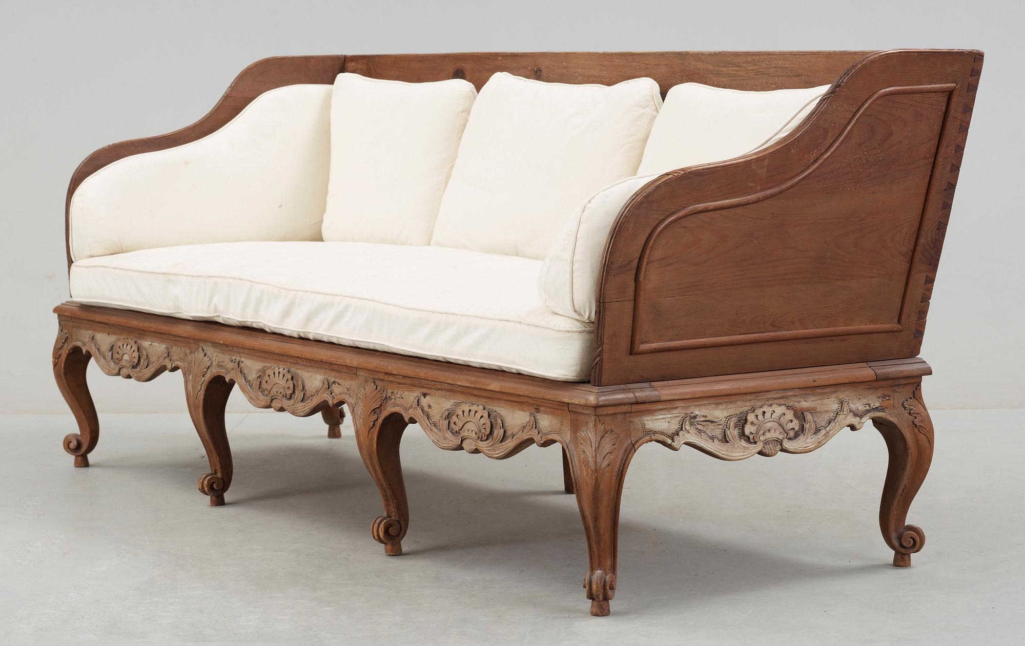 TRÅGSOFFA. Rokokostil. 1800/1900-tal.