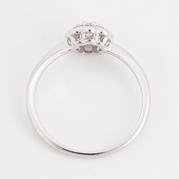 RING, med briljantslipade diamanter, blomformad.