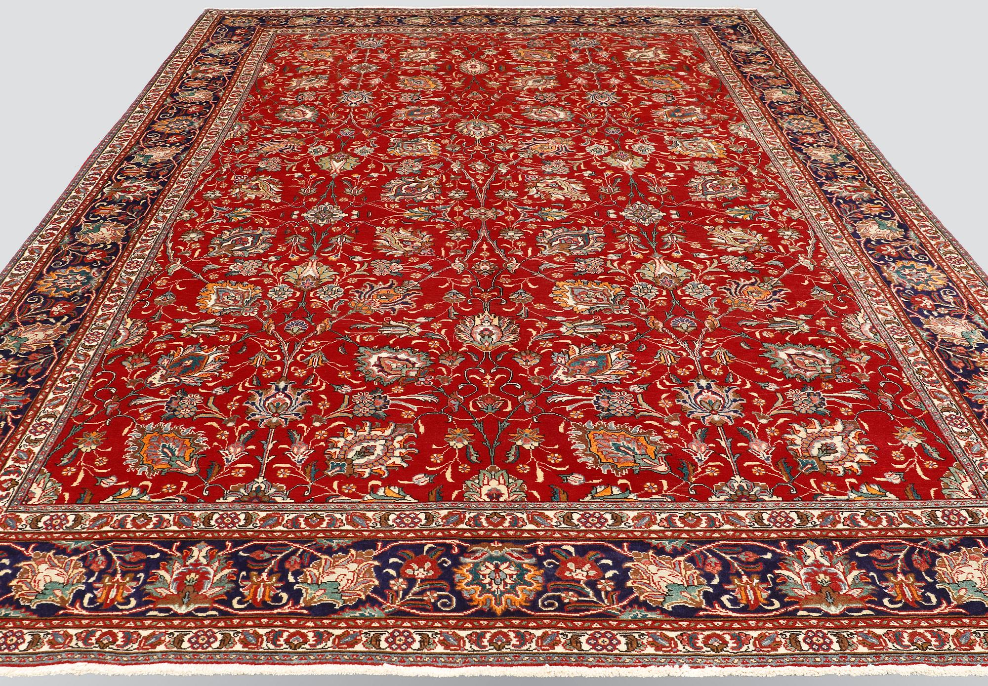 A carpet, Tabriz, ca 472 x 302 cm.