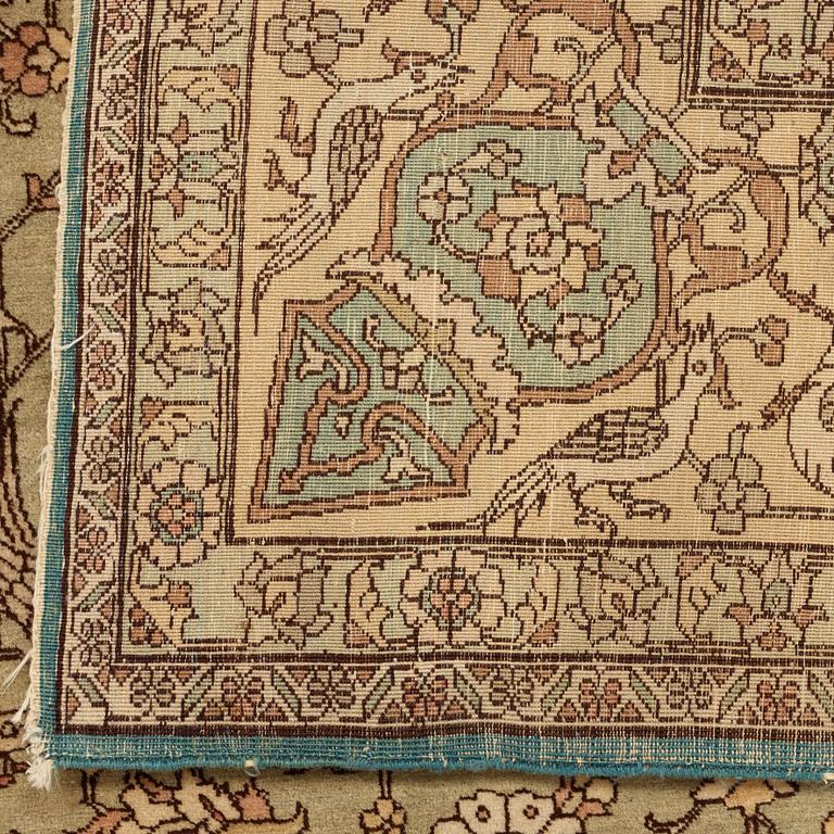 CARPET. Semi-antique Tabriz Ghanadi. 319 x 243 cm.
