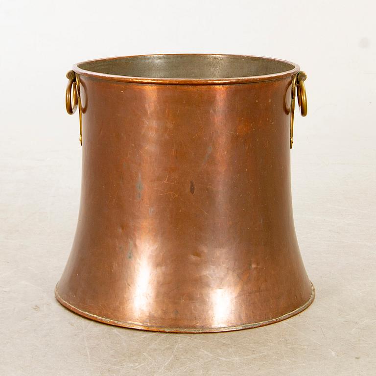 TUNNA MED HÄNKLAR, koppar, 1800-tal.