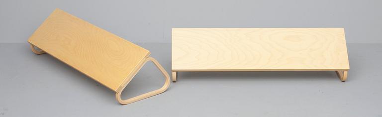 HYLLOR, 2 st, "112 B" Alvar Aalto. Modellen formgiven 1936.