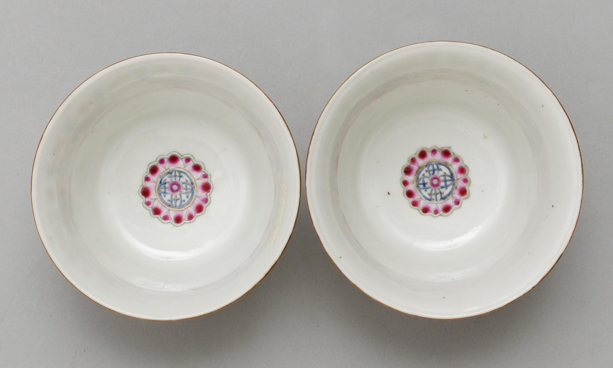 A pair of famille rose bowls, prob late Qing dynasty (1644-1920).