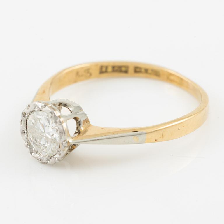 Ring, 18K guld och platina med briljantslipad diamant.