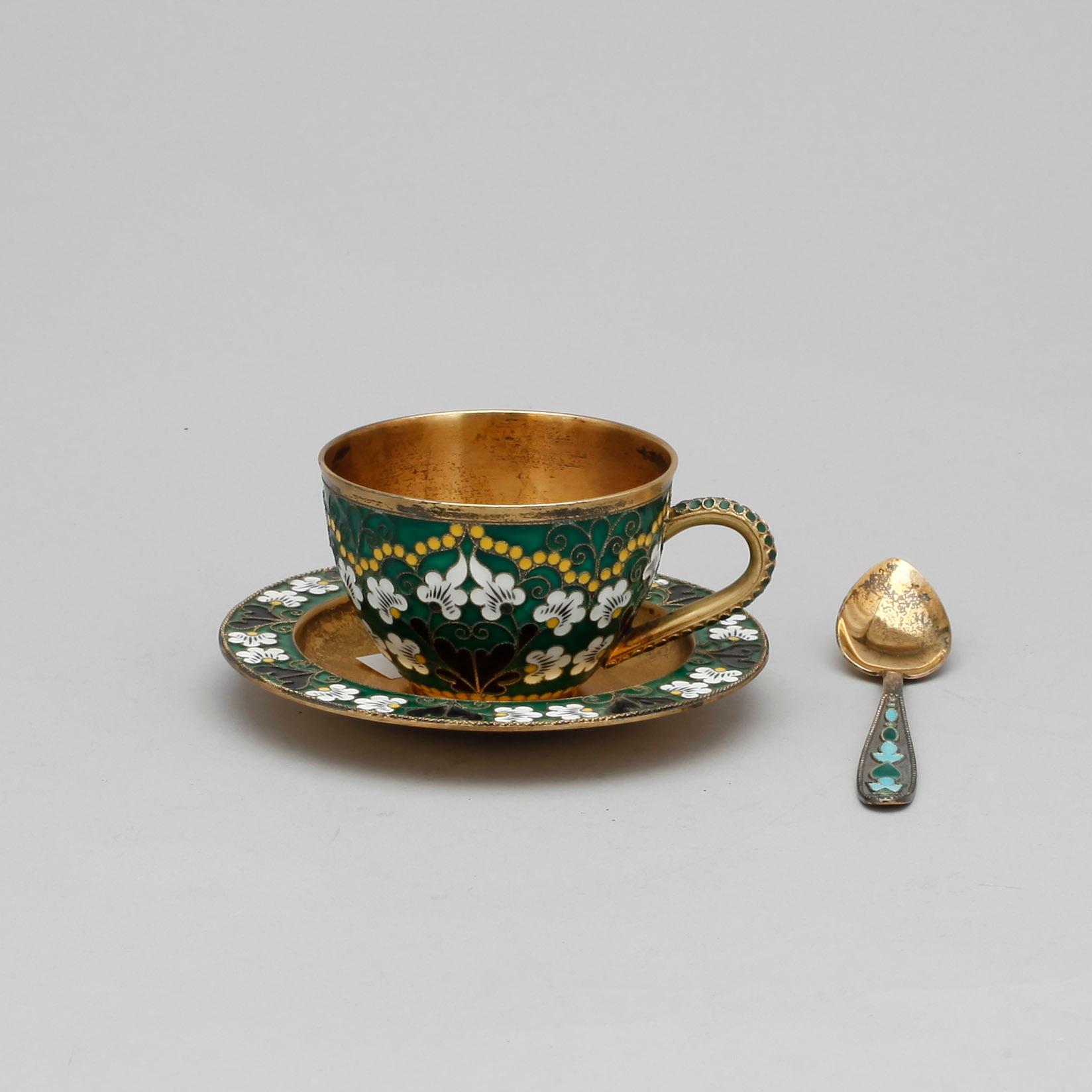 KOPP på FAT med SKED, silver och emalj, Ryssland, 1900-tal. Total vikt ca 201g.