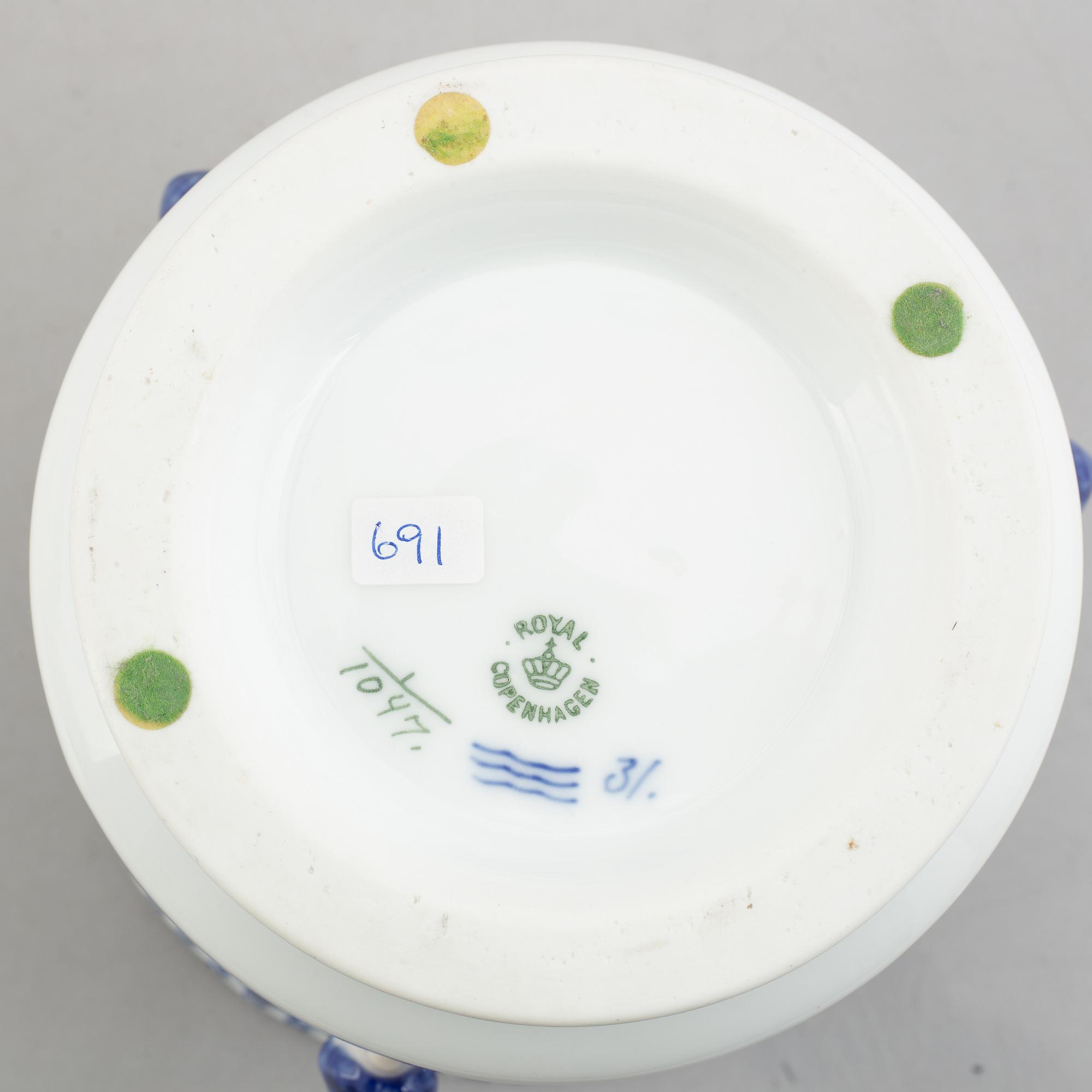 Ytterfoder / kruka, porslin, Royal Copenhagen, "Musselmalet helblond", modell 1047, 1889-1922.