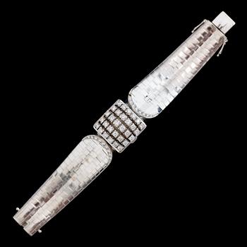 DAMUR, 18K vitguld, IWC, briljantslipade diamanter tot ca 1.50 ct. Tot vikt ca 81 g.