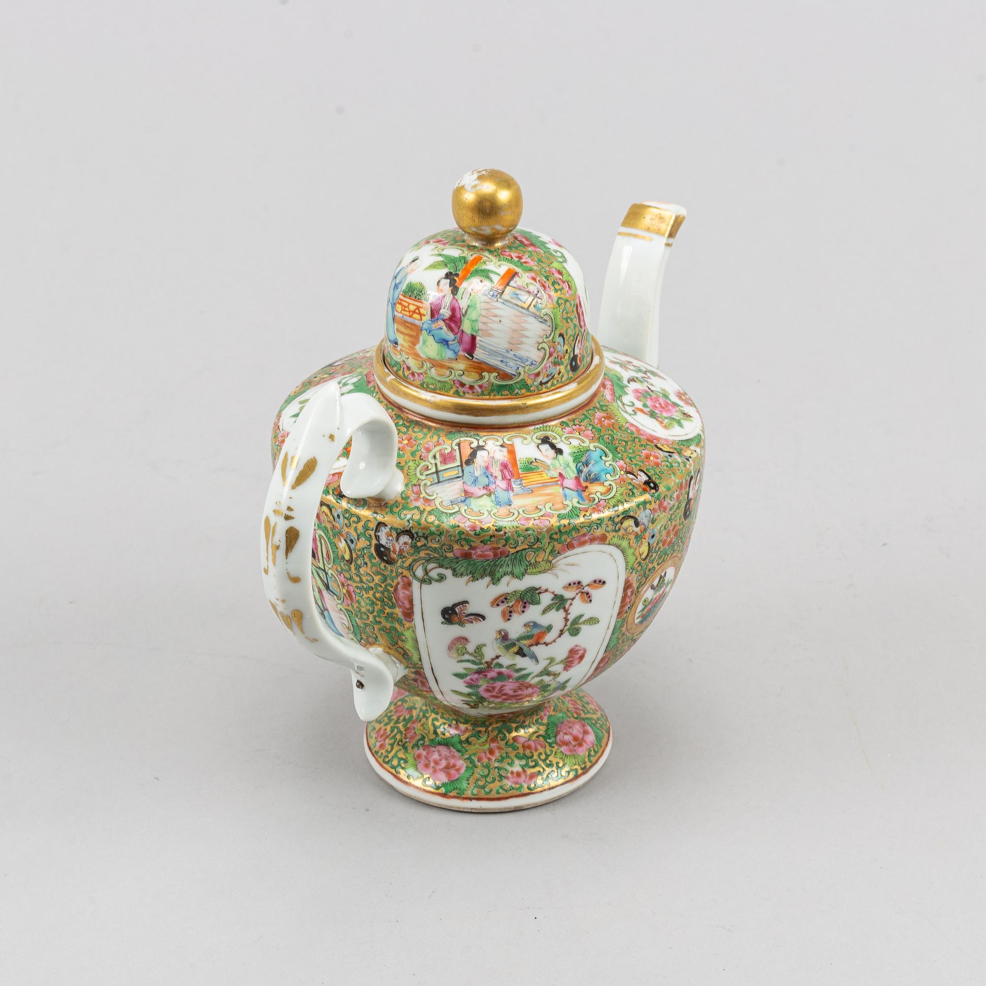 A famille rose Canton teapot with cover, Qing dynasty, late 19th century.