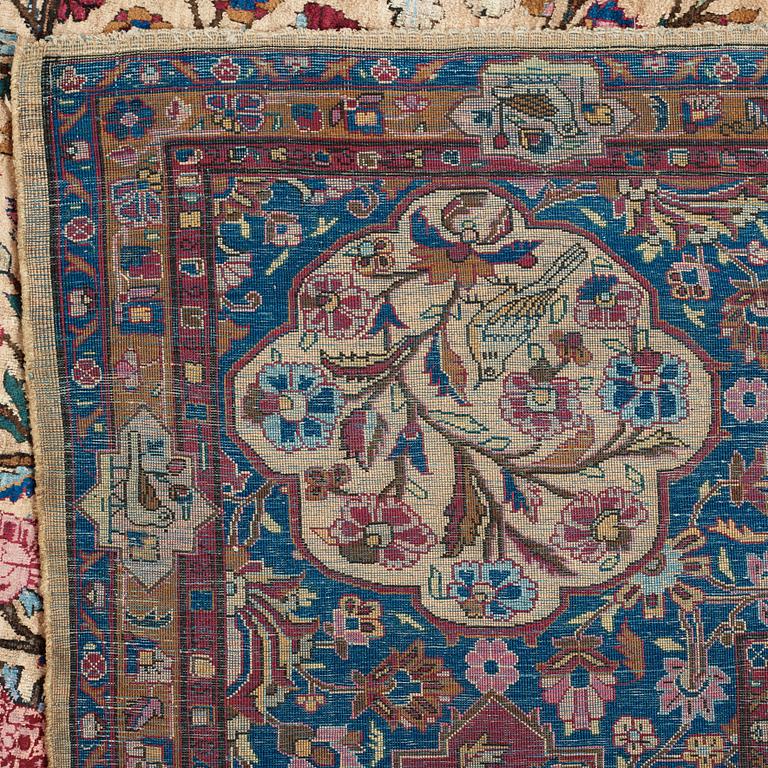 CARPET. Semi-antique Silk Kashan. 428 x 315,5 cm.