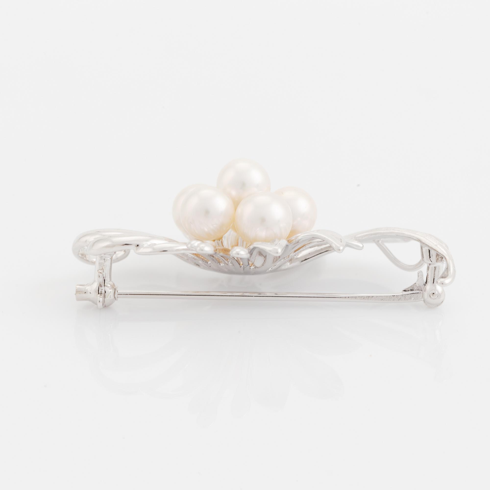 Silver and cultured pearl brooch.