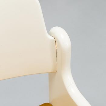 Eero Aarnio, A 1970's dinner table and four chairs "Flamingo" by Asko.