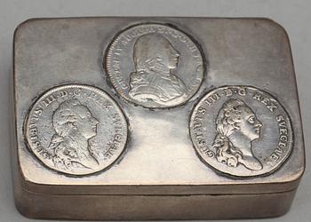 DOSOR, 2 st, silver, bla Gustaf Möllenborg, Stockholm 1823. Tot ca 179 gram.