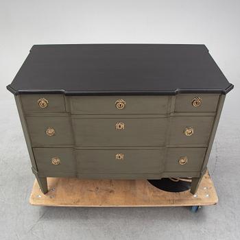 A gustavian style chest of drawers, first part of the 20th Century.