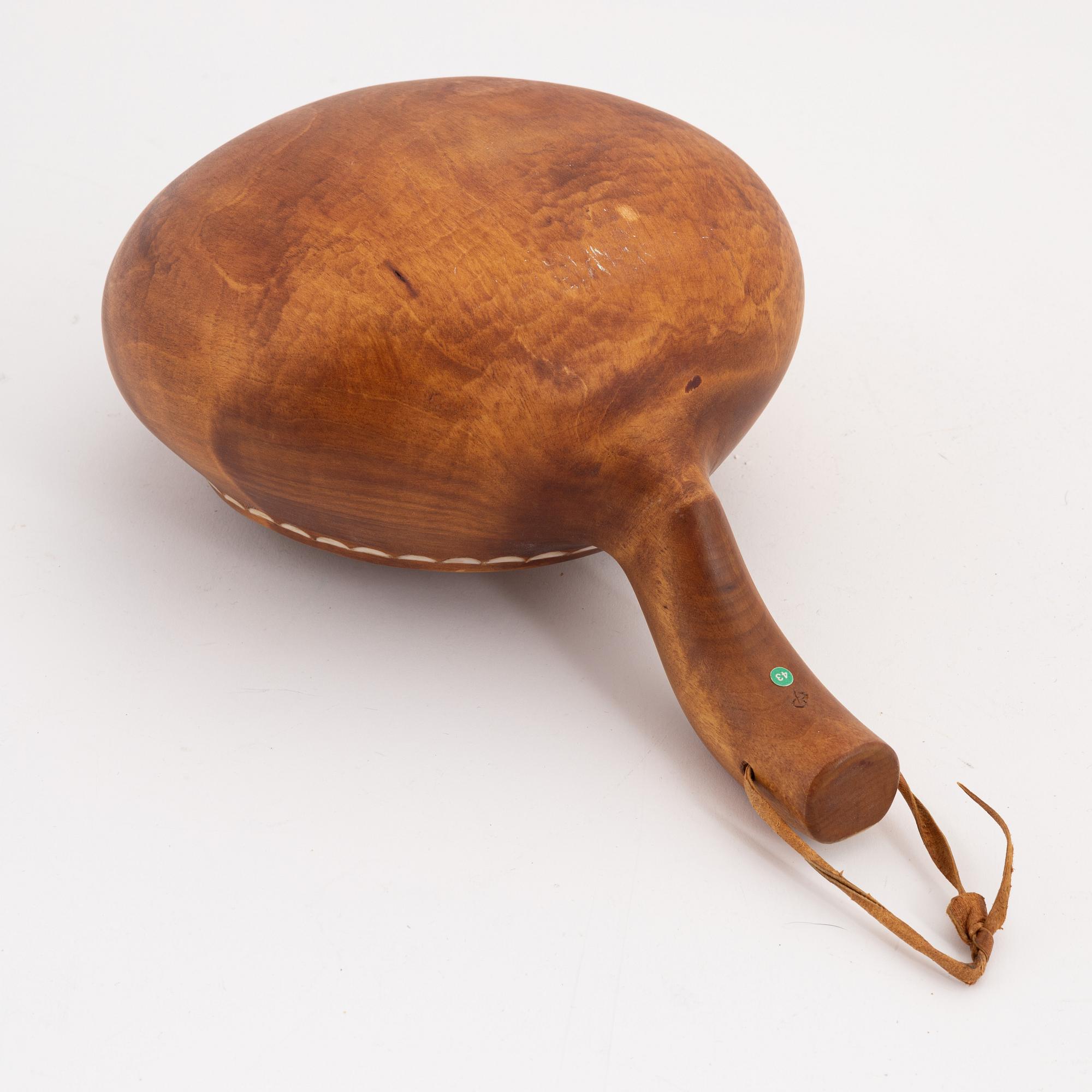 A birch milk bowl by Esse Poggats, signed, before 1964.