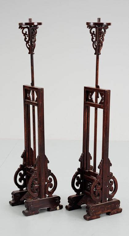 A pair of floor lamps, China 20th century.