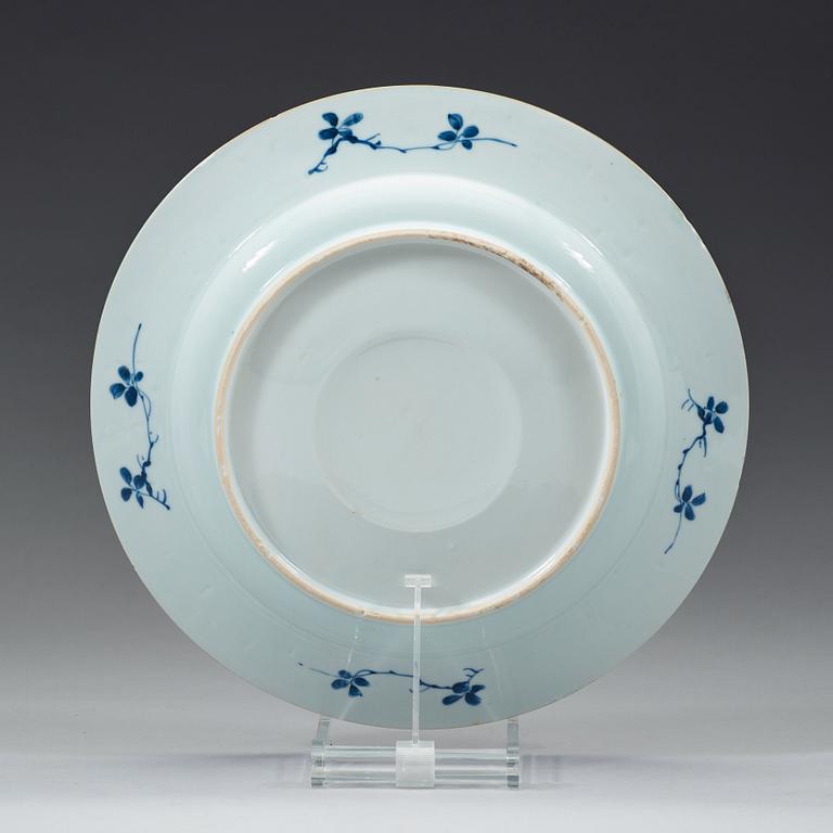 A blue and white dish, Qing dynasty, Kangxi (1662-1722).