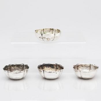 Skålar, 3+1, låghaltigt silver, Kina, Qingdynastin.