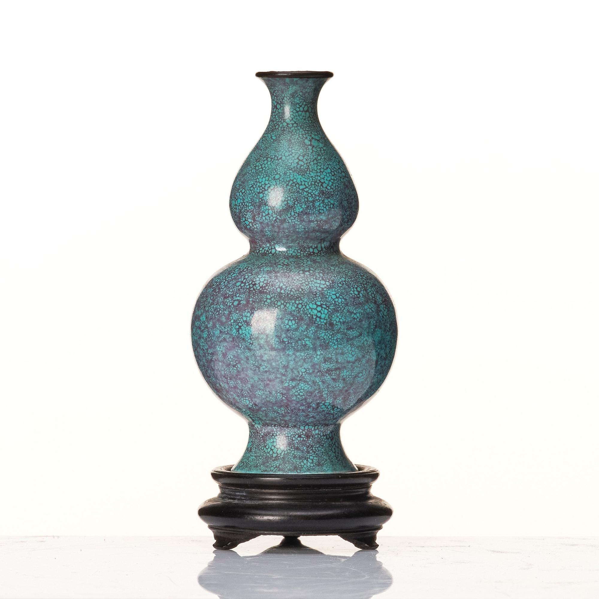 Vas, porslin. Qingdynastin, 1800-tal.