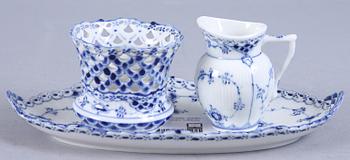 KAFFESERVISDELAR, 28 delar, porslin, Musselmalet, Kongl Dansk. Mestadelen helblond.