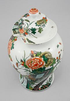 LOCKURNA, porslin Kina, 1900-tal.