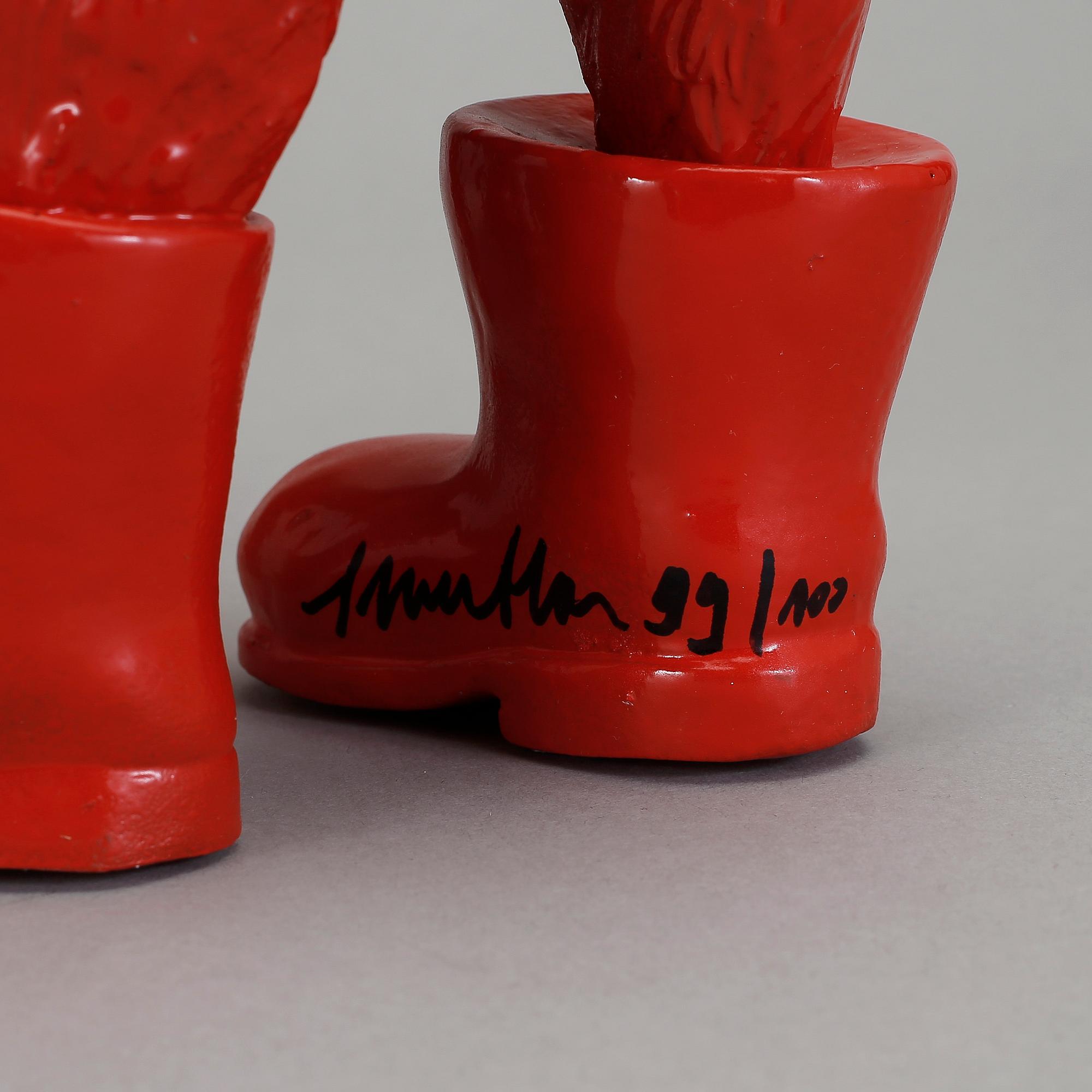 WILLIAM SWEETLOVE, skulptur, plast/konstmaterial "Cloned lamb with boots", signerad och numrerad 99/100.