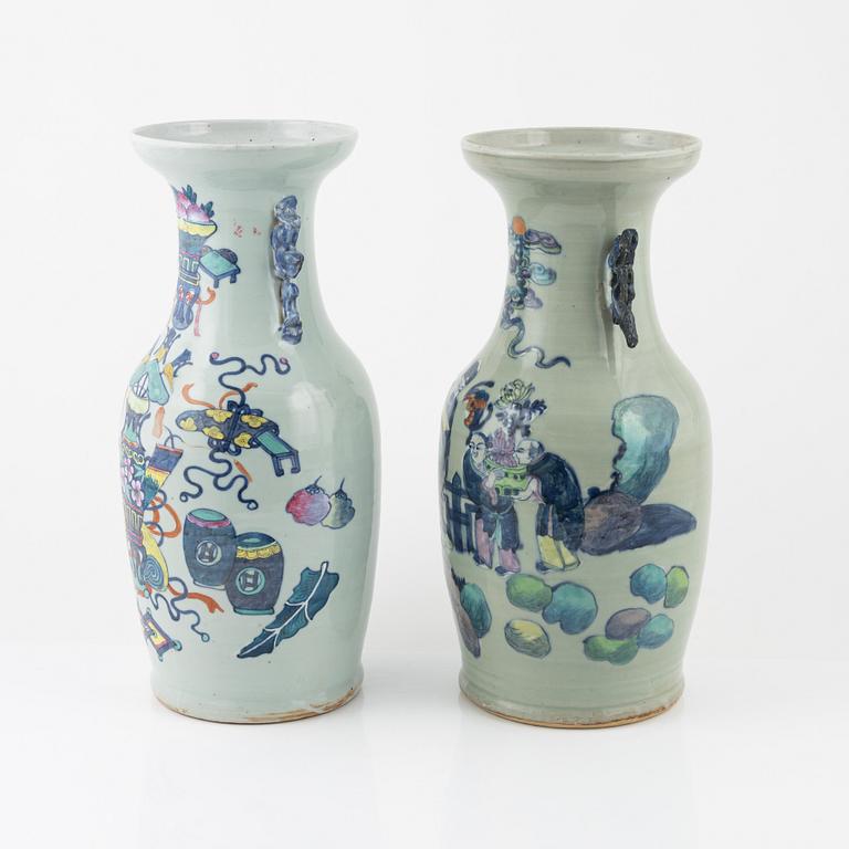 Two Chinese vases, late Qing dynasty/early 20th Century.