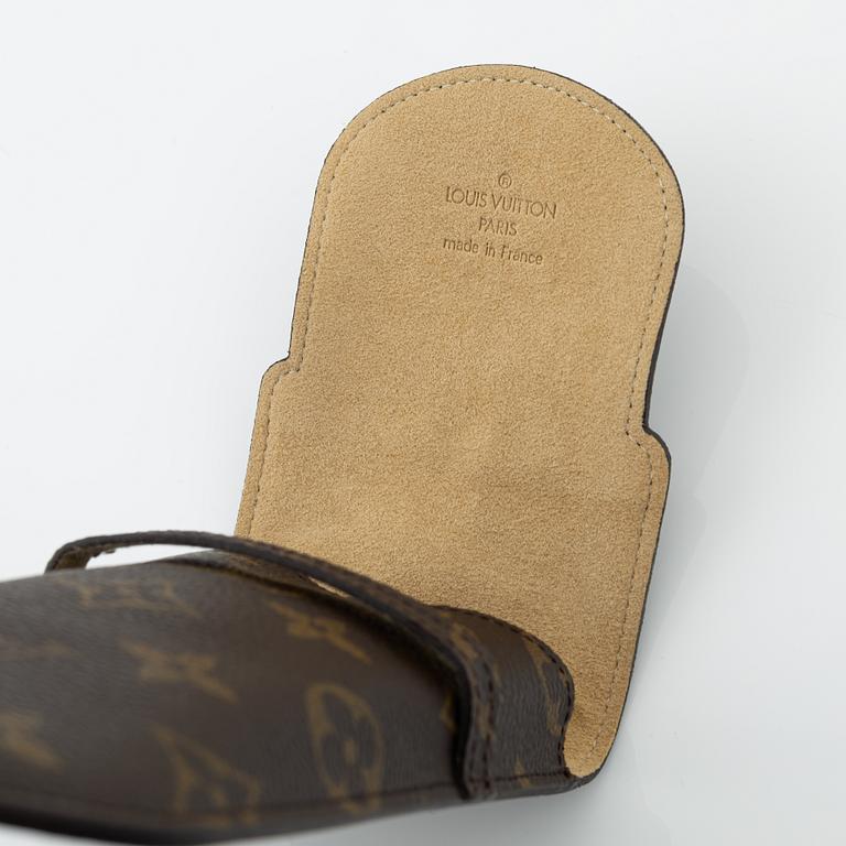 Louis Vuitton, glasögonfodral och nyckelfodral.